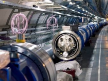 Адронный коллайдер остановил работу до 2015 года