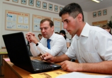 Школьник попросил у Медведева миллион на создание альтернативы Windows