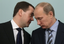 Медведев и Путин отчитались о доходах за 2011 год